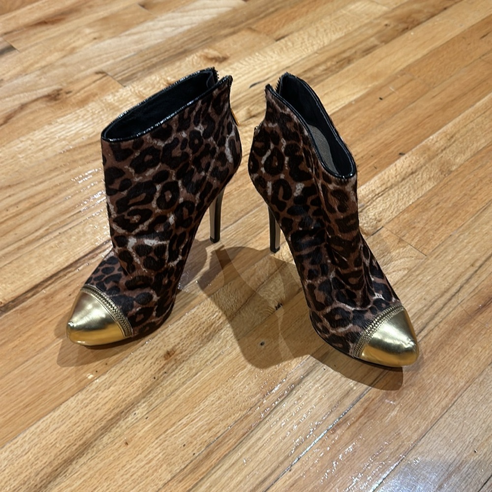 Michael Kors Women’s Cheetah Zip Up Booties Great Condition sz 7 - Picture 5 of 8